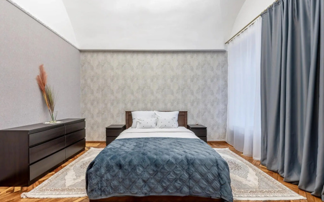 Апартаменты на набережной Лейтенанта Шмидта, 43