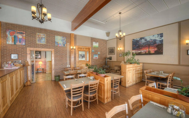 Claymore inn & Suites