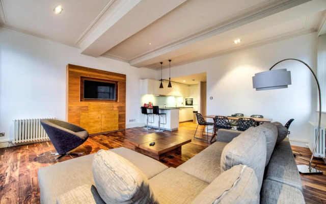 Sumptuous 2BR Apt Next To Edinburgh Castle!