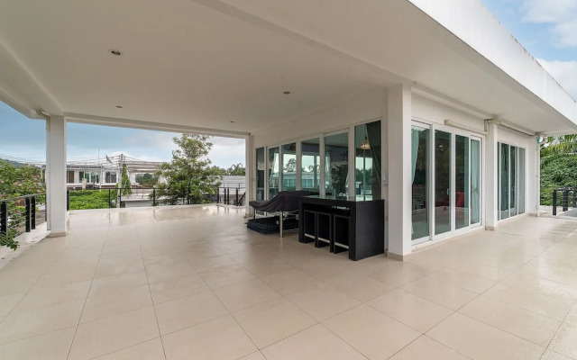 Luxury and Playful 5 Bed Pool Villa - CC