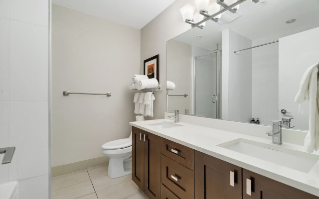 Rooftop Paradise Luxe 2BR  Lake Views