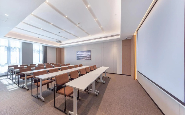 Atour Hotel Lianyungang Municipal Affairs Central University Town