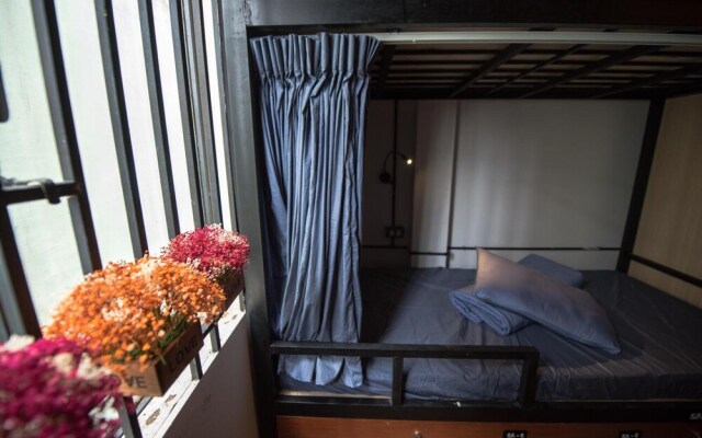The Like Hostel & Cafe