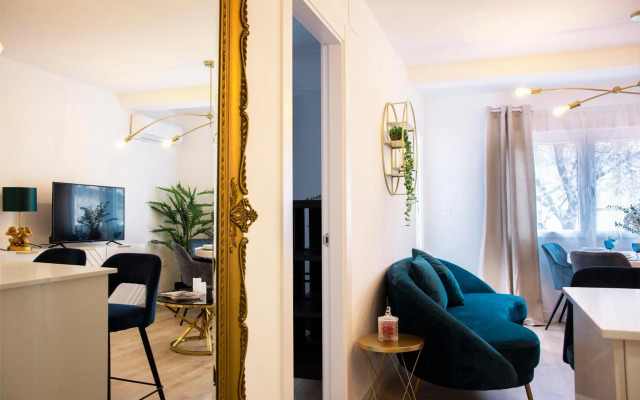 Duerme junto a la Plaza de Toros de Granada.