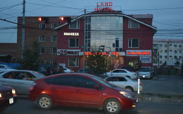 Land Hotel