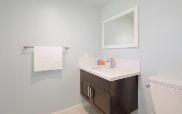 Radiant Estate New Luxury Cali 3 Bd!