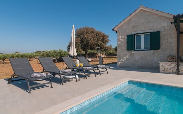 Beautiful Home in Postira With 2 Bedrooms, Wifi and Outdoor Swimming Pool