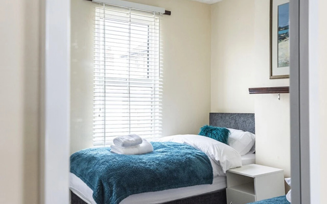 Large Group Greenwich Charlton O2 House