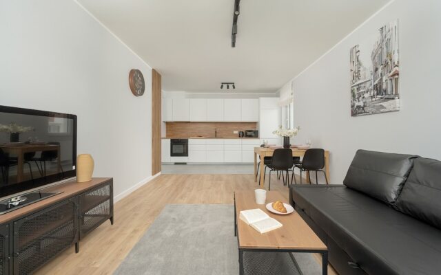 Pleasant Decor & Parking by Renters