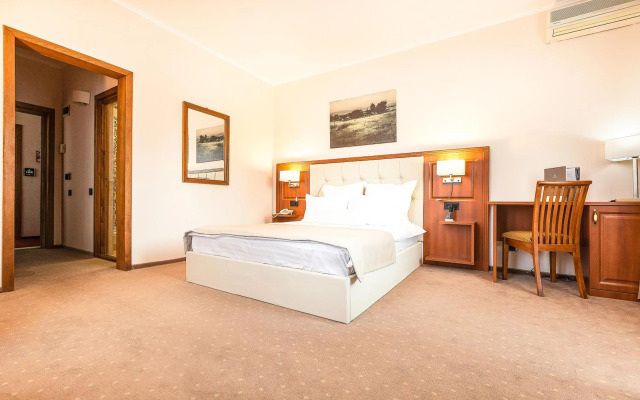 Hotel Athos Rmt