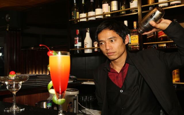 Garden Bay Premium Cruise