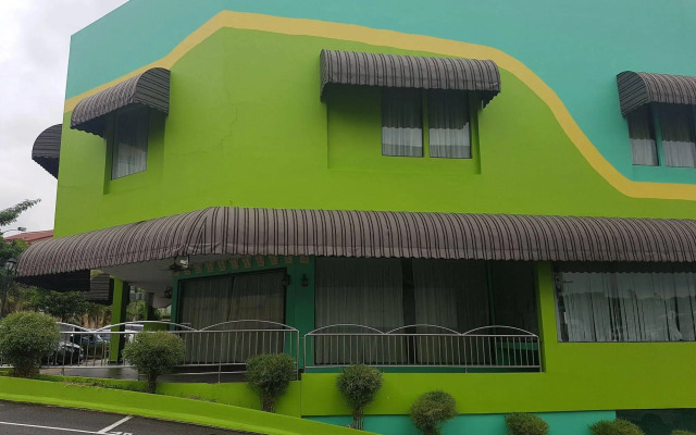 The Grand Orange World Hotel
