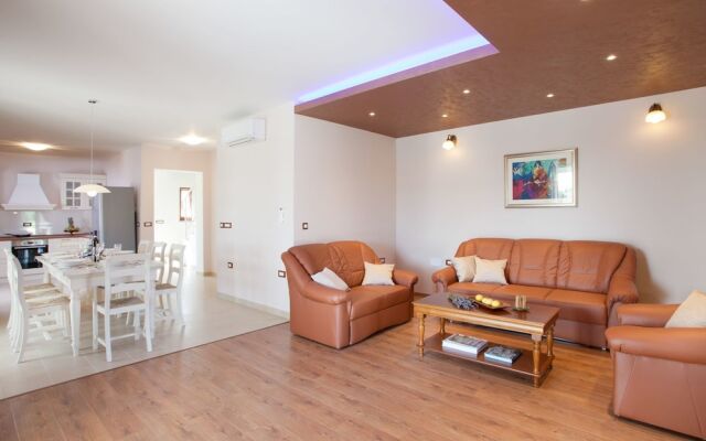 Charming Villa in Sveti Lovrec With Swimming Pool