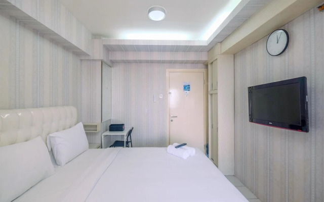 Lovely Studio Green Pramuka Apartment near Shopping Center