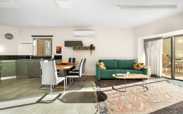 Netanya Beach Pool Studio by Sea N' Rent