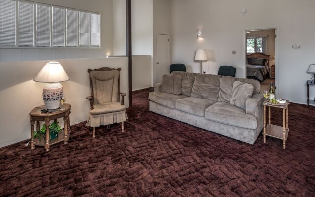101 Williams - Three Bedroom Cabin