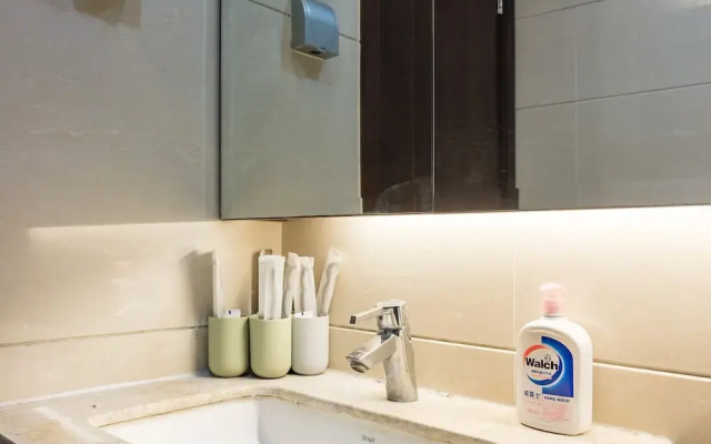 Locals Boutique Apartment Jiuzhou Port.5