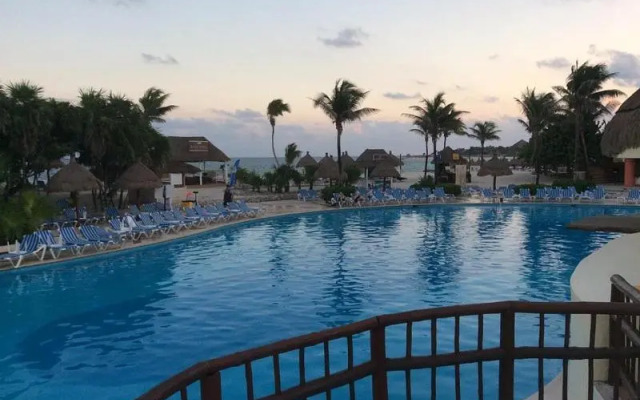 Bahia Principe & Golf Residences (Terrazas Condo)
