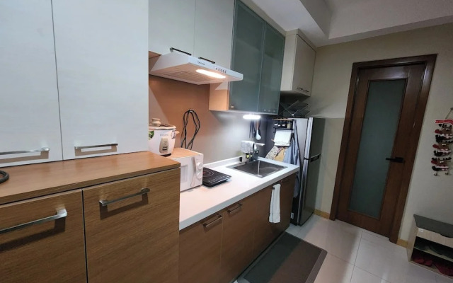 Cozy 1BR Condo in Mandaluyong City With City Skyline View