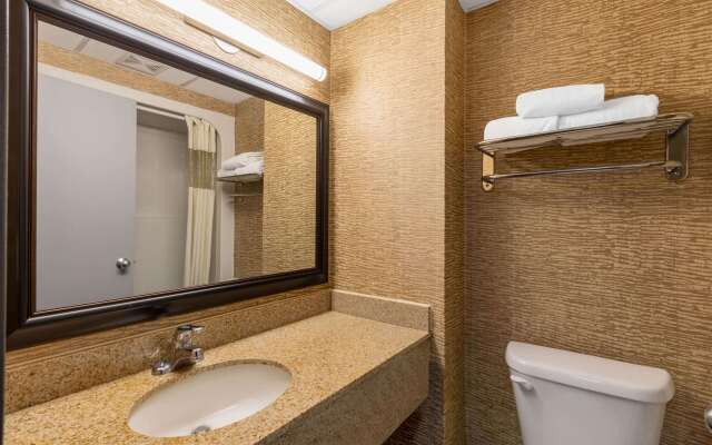 Howard Johnson by Wyndham Gillette