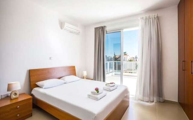 Villa White Moonflower