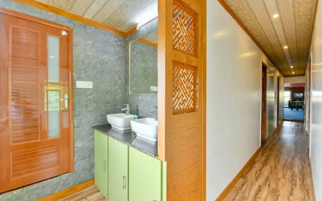 OYO 16838 Big B Houseboat 10 BHK