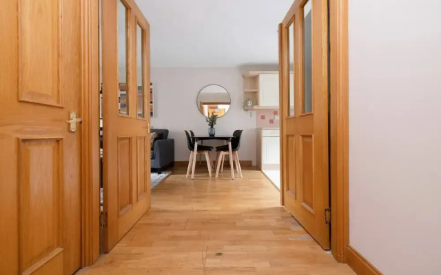 Bright&Cosy Flat near Scottish Gallery