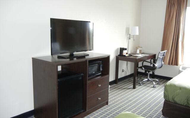 Quality Inn Toledo Airport