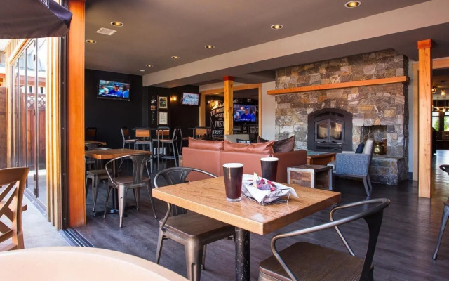 The Lodge at Arrow Lakes