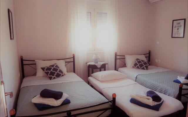 Gennadi Serenity House -beachfront Villa
