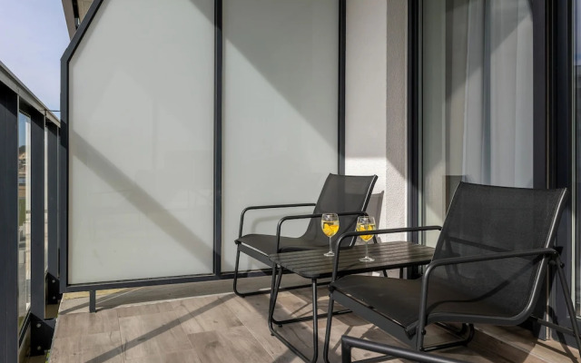 Amazing Studio With Balcony by Renters