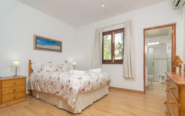 Villa in Alcudia With Pool & Near Beach