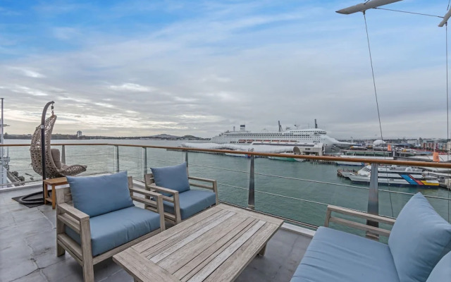 1BR Sub-Penthouse - Panoramic Views