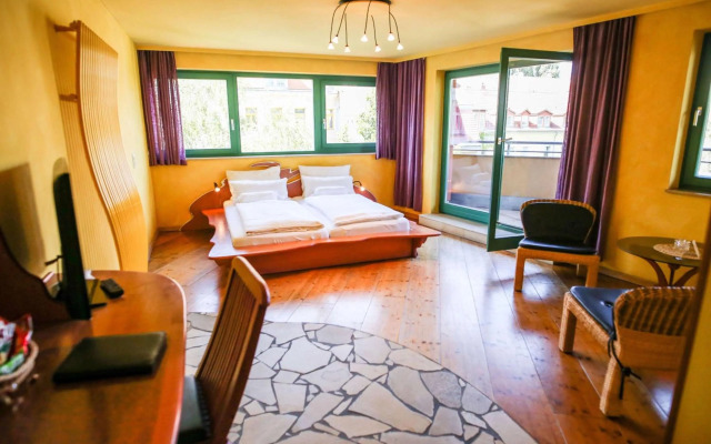 Backstage Hotel