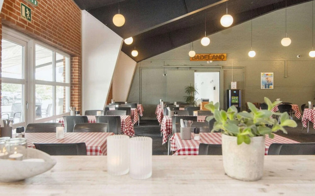 10 Person Holiday Home on a Holiday Park