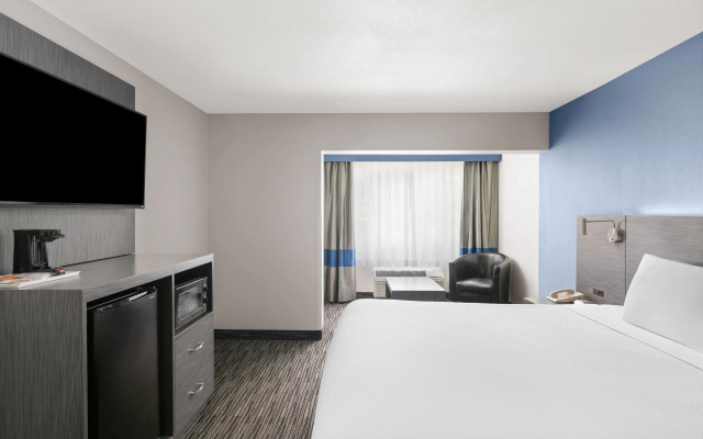 Travelodge Inn & Suites by Wyndham Anaheim on Disneyland Dr