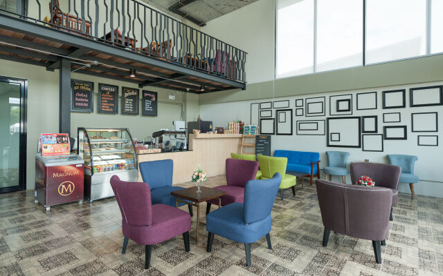 The Sixteenth Naiyang Beach Hotel