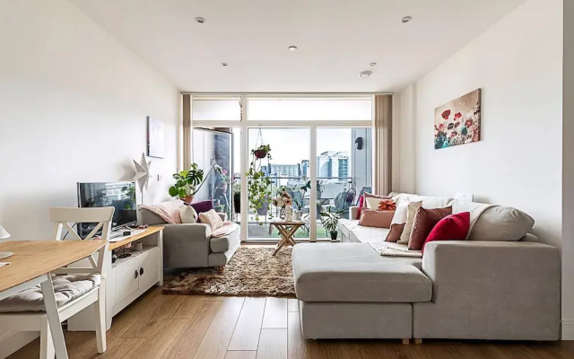Stylish Canary Wharf Retreat For 2
