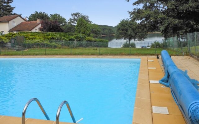 Chalet With 3 Bedrooms in Saint-gérons, With Wonderful Lake View, Pool