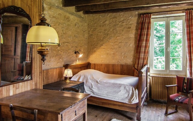 Spacious Farmhouse with private garden in Saint-Cybranet