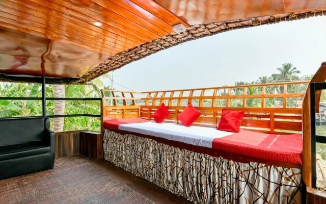 Oyo 24920 Indraprastha Royal Castle Sharing Houseboat