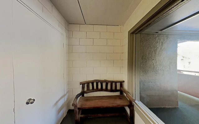 Spacious 3 Bed 3 Bath Condo with 3 Spas and Great View - Just Steps Away from Ski Adventure! by RedAwning