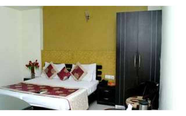 OYO 1908 Hotel Universe Inn