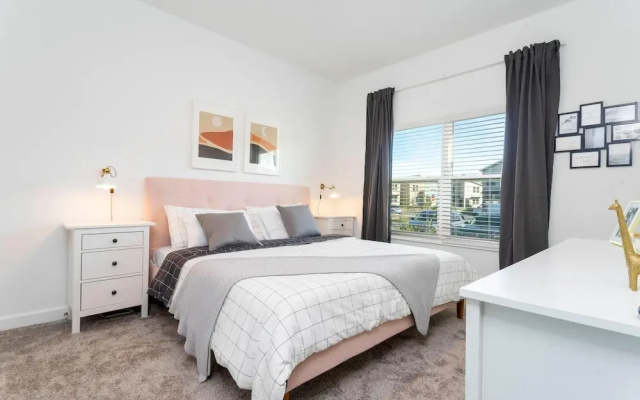 4379 SL- Enchantment 4BR Townhome With Pool