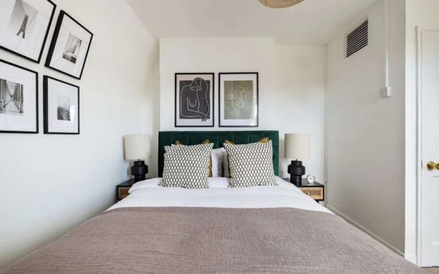 The Vauxhall Bolthole - Elegant and Bright 2bdr Flat