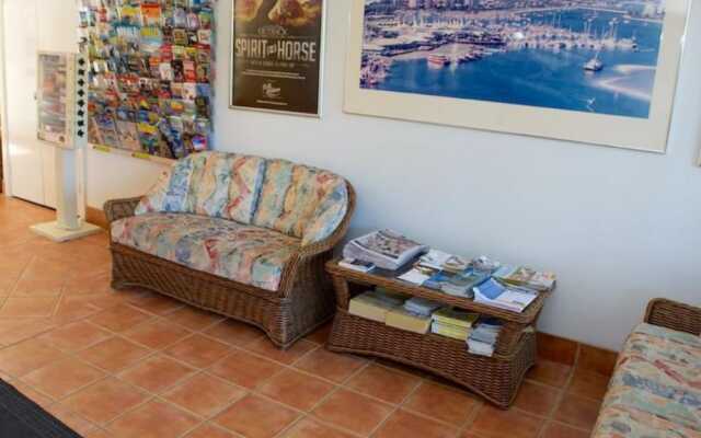 Cannes Court Holiday Apartments