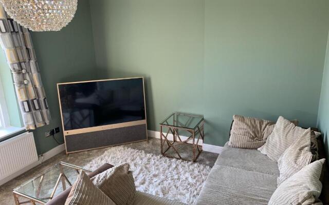 Stylish 2 Bed Penthouse in Trendy Pontcanna