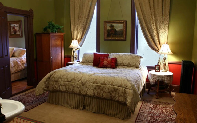 Martin & Mason Hotel