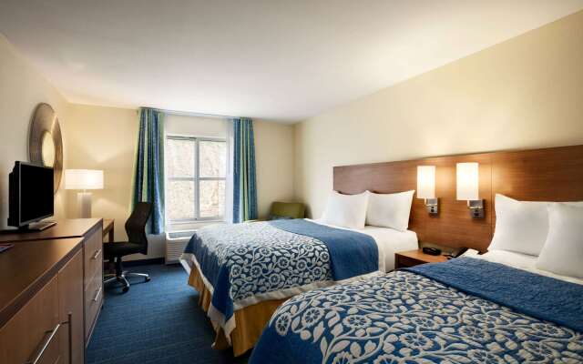 Days Inn & Suites by Wyndham Altoona