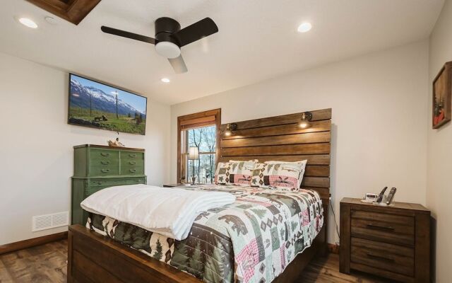 Water & Mountain Retreat